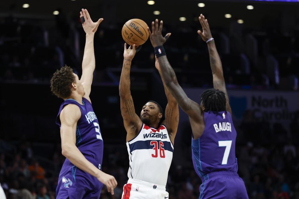 球员之间互 球员之间互