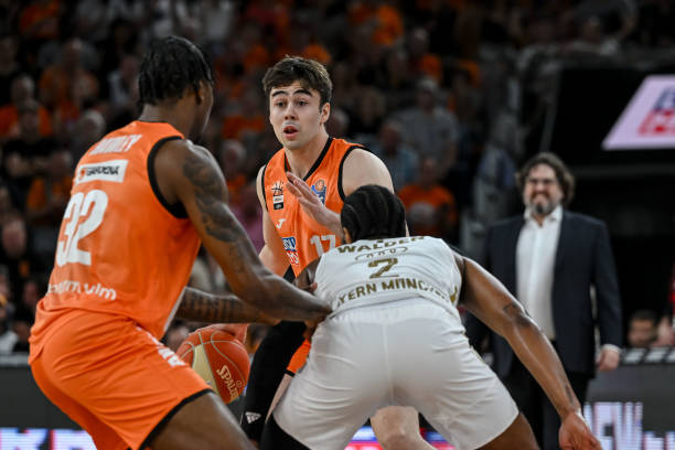 转会并非首 转会并非首