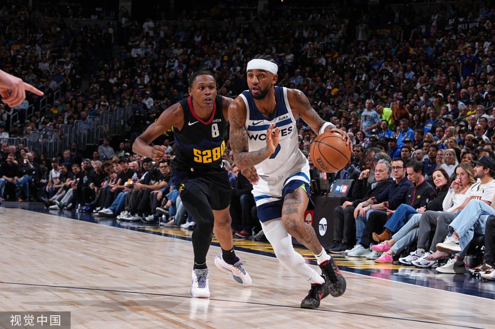 中给予他足 中给予他足