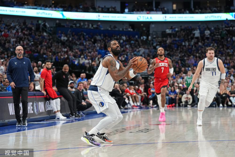 率先冲过终 率先冲过终